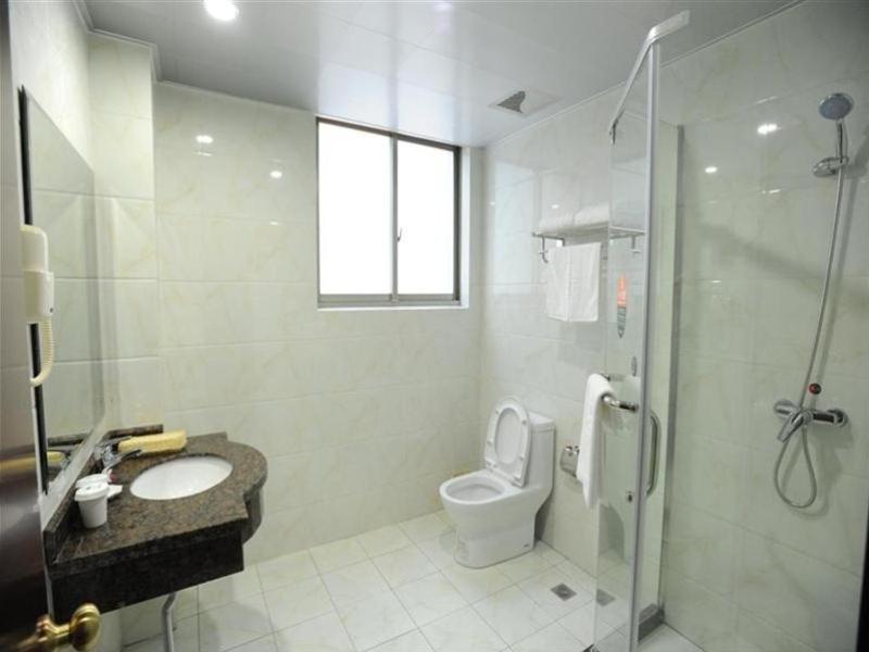 Greentree Inn Zhenjiang Yangzhong City Central Shopping Market North Gangdong Road Express Hotel Bagian luar foto
