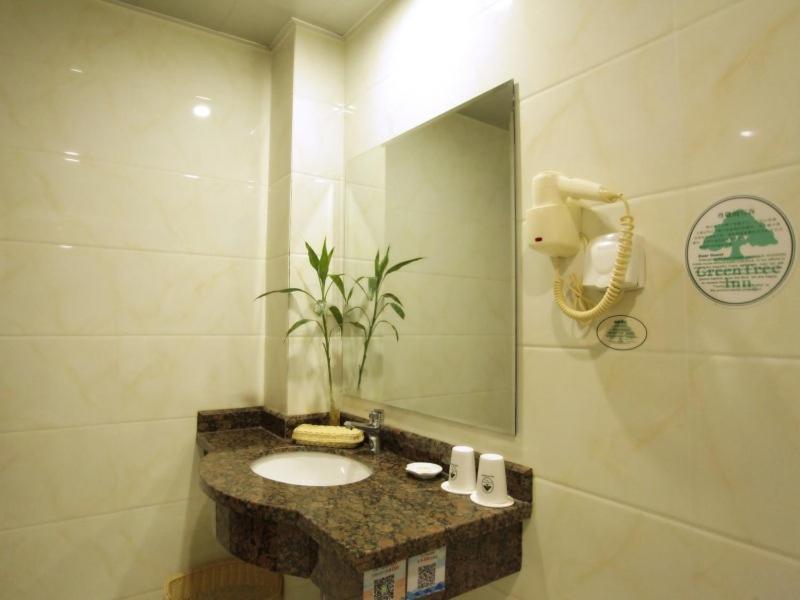 Greentree Inn Zhenjiang Yangzhong City Central Shopping Market North Gangdong Road Express Hotel Bagian luar foto